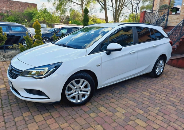 Opel Astra cena 35900 przebieg: 197000, rok produkcji 2017 z Zawiercie małe 667